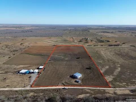 737 Joy Ln, Floresville, TX 78114