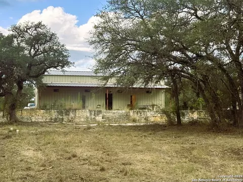 52 Timbers Ln, Leakey, TX 78873