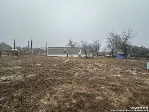 101 Villa Rdg #6, Poteet, TX 78065