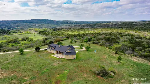 208 Private Road 378, Rio Medina, TX 78066