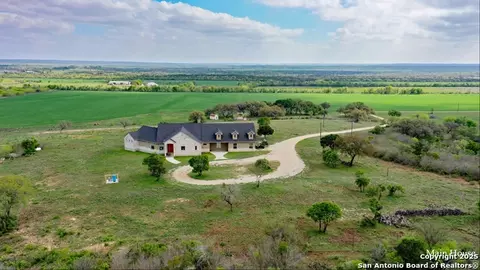 208 Private Road 378, Rio Medina, TX 78066