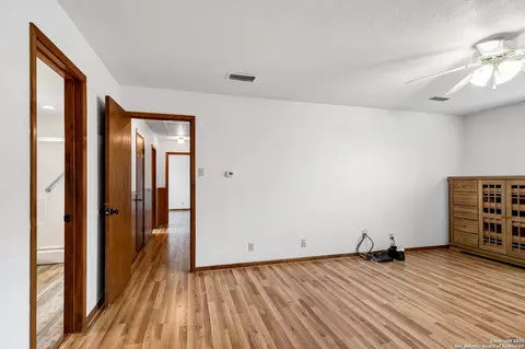 119 Isdale, Yoakum, TX 77995
