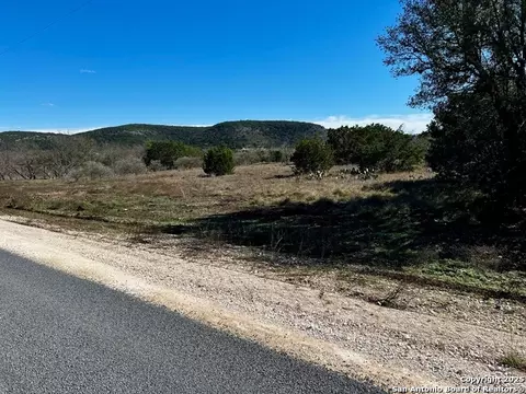 267 Madrone Loop, Concan, TX 78838 photo 4