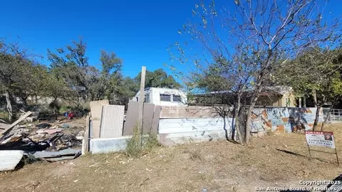 126 Viewpoint, Poteet, TX 78065