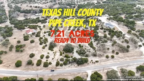 359 Bear Springs Trl, Pipe Creek, TX 78063