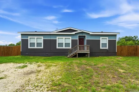 120 Viridian Vw, Pleasanton, TX 78064