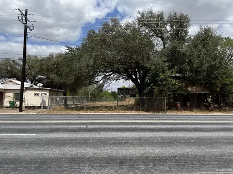 425 W Rice St, Falfurrias, TX 78355
