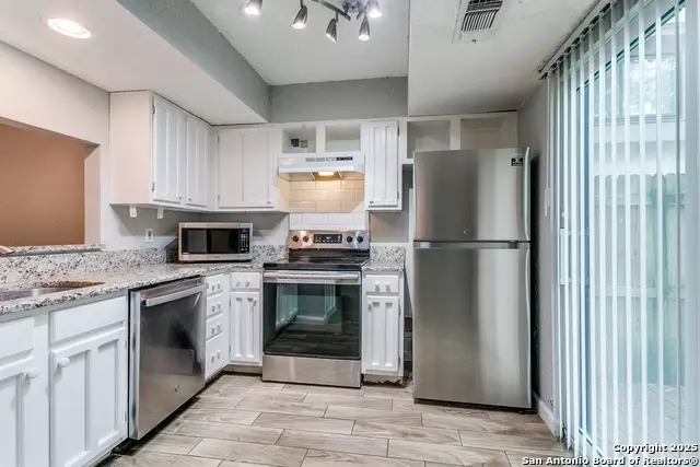 Kitchen - 14122 Churchill Ests #1505, San Antonio, TX 78248 photo 4 of 4