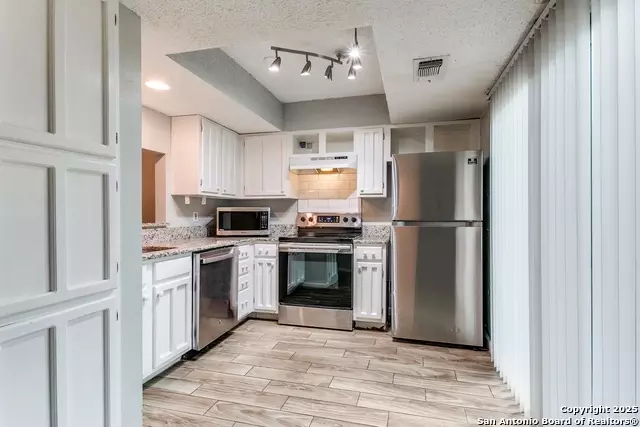 Kitchen - 14122 Churchill Ests #1505, San Antonio, TX 78248 photo 2 of 4