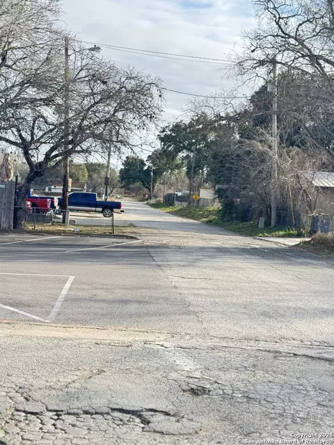 000 School St, Pleasanton, TX 78064