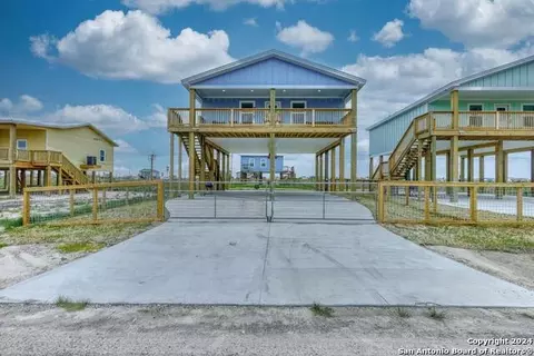 370 Misty Oak, Rockport, TX 78382