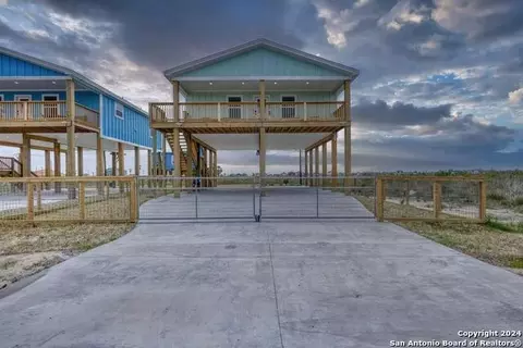 371 Misty Oak, Rockport, TX 78382