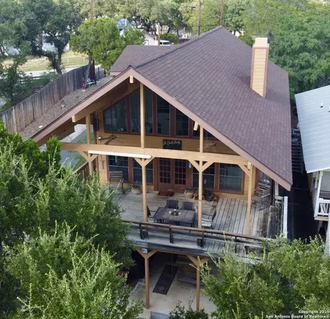 1551 Pebble Bch, Lakehills, TX 78063