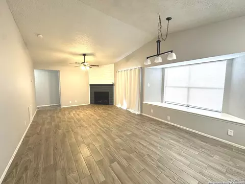 10015 Amber Fld, San Antonio, TX 78245