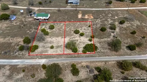 24 Quail Run, Bandera, TX 78003