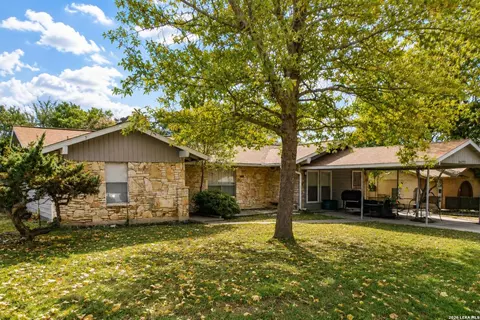 5522 Newcome Dr, San Antonio, TX 78240