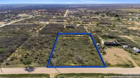 167 County Road 2665, Moore, TX 78057 photo 7