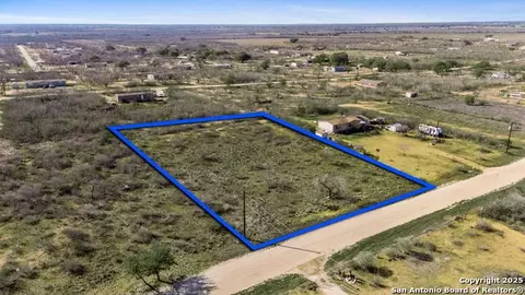167 County Road 2665, Moore, TX 78057 photo 4