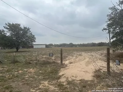 003 Stevens Rd, Von Ormy, TX 78073 photo 9