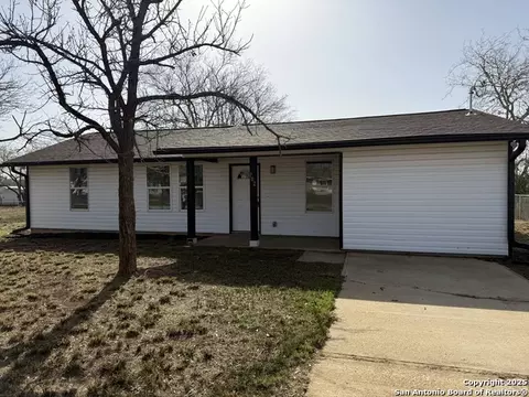 702 Orange, Jourdanton, TX 78026