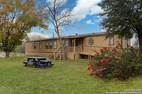 379 W County Road 5719, Devine, TX 78016 photo 1