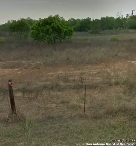 1560 S View Dr, Lytle, TX 78052