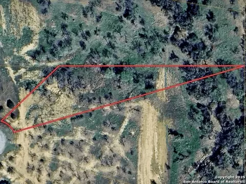 189 E Medium Meadow Dr, Lytle, TX 78052