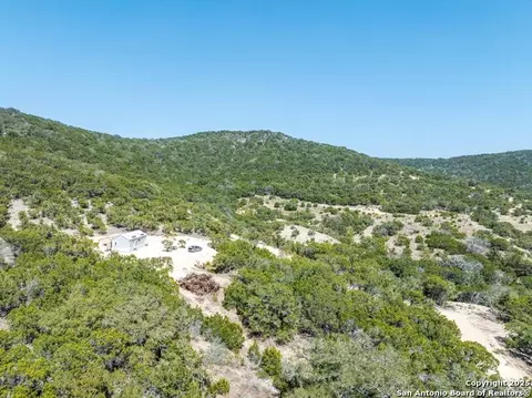 106 Walden Rdg, Tarpley, TX 78883