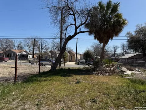 831 S San Eduardo, San Antonio, TX 78237