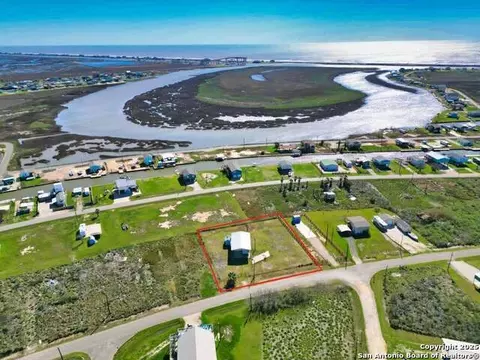 171 Flamingo St, Sargent, TX 77414