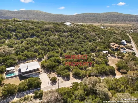 000 Canyon Oaks Dr, Concan, TX 78838
