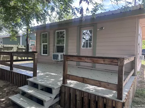 104 S 2nd St, Stockdale, TX 78160