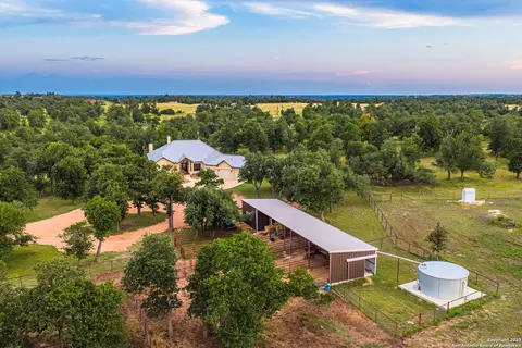 1554 Vintage Oaks Dr, Fredericksburg, TX 78624