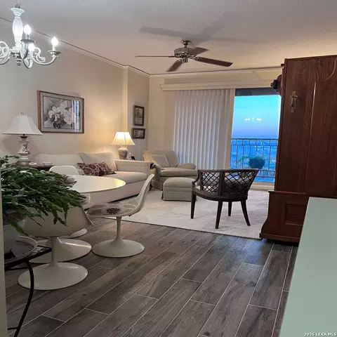 1 Towers Park Ln #1604, San Antonio, TX 78209