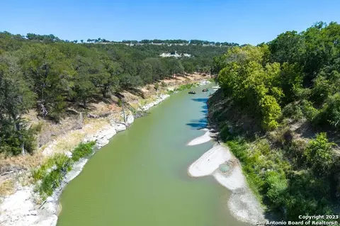 1015 Pristine Pkwy, Canyon Lake, TX 78133