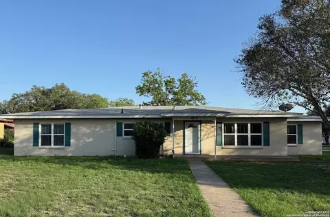 401 E Fourth St, Camp Wood, TX 78833