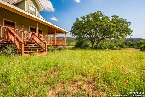 Exterior - 2925 County Road 361, Utopia, TX 78884 photo 5 of 8
