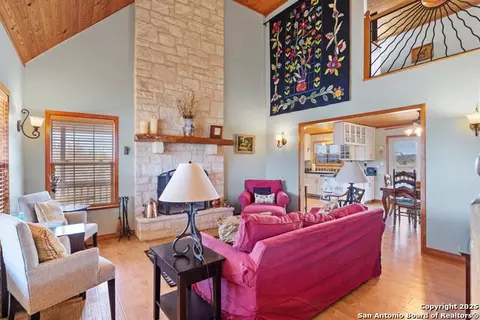 2925 County Road 361, Utopia, TX 78884