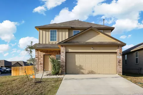 132 Bunkers Hl, Floresville, TX 78114