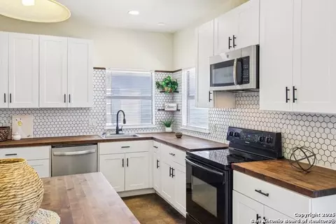 Kitchen - 1783 County Road 7711, Devine, TX 78016 photo 4 of 5