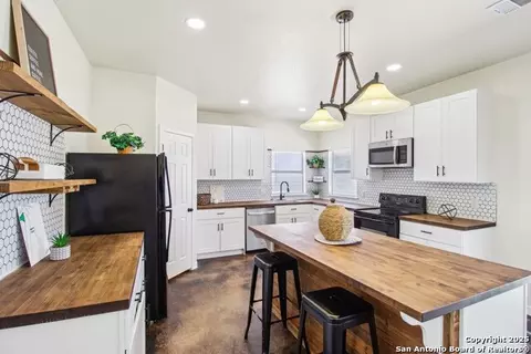 Kitchen - 1783 County Road 7711, Devine, TX 78016 photo 2 of 5