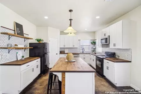 Kitchen - 1783 County Road 7711, Devine, TX 78016 photo 1 of 5