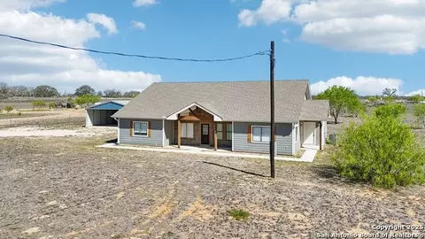 Exterior - 1783 County Road 7711, Devine, TX 78016 photo 8 of 14