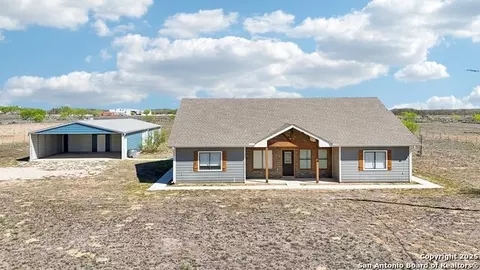 Exterior - 1783 County Road 7711, Devine, TX 78016 photo 7 of 14