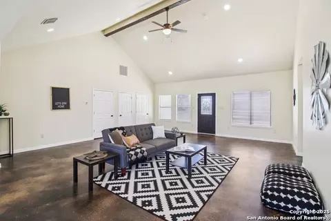 Living - 1783 County Road 7711, Devine, TX 78016 photo 1 of 2