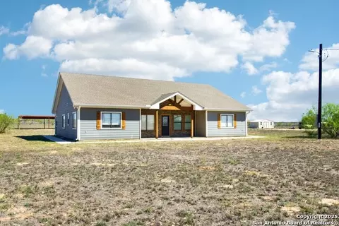 Exterior - 1783 County Road 7711, Devine, TX 78016 photo 4 of 14