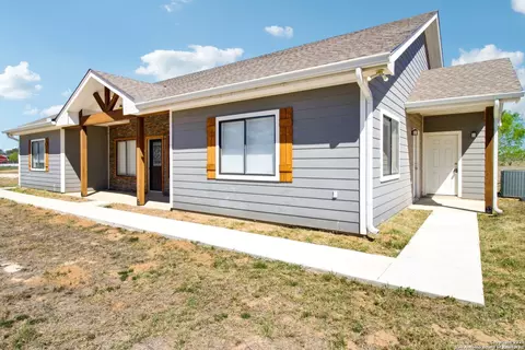 Exterior - 1783 County Road 7711, Devine, TX 78016 photo 6 of 16