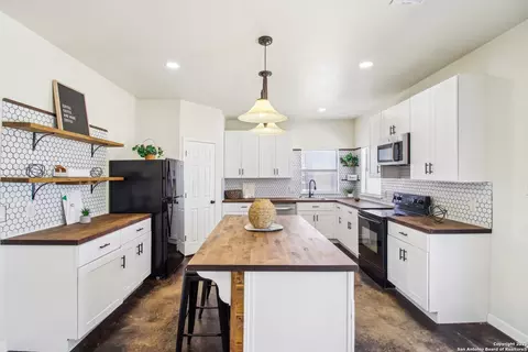 Kitchen - 1783 County Road 7711, Devine, TX 78016 photo 1 of 5