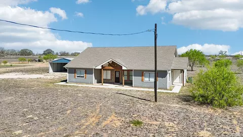 Exterior - 1783 County Road 7711, Devine, TX 78016 photo 8 of 16