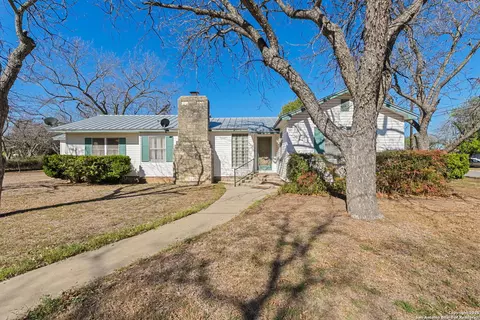 2602 Avenue K, Hondo, TX 78861